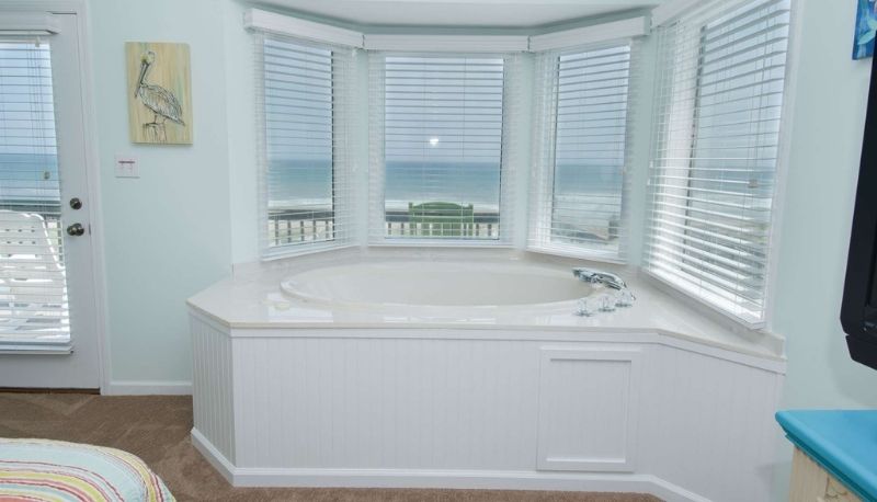 Top Notch Too West Bathtub with Ocean View