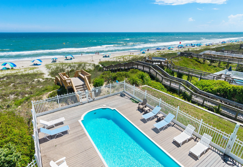 image of a sea palace pool