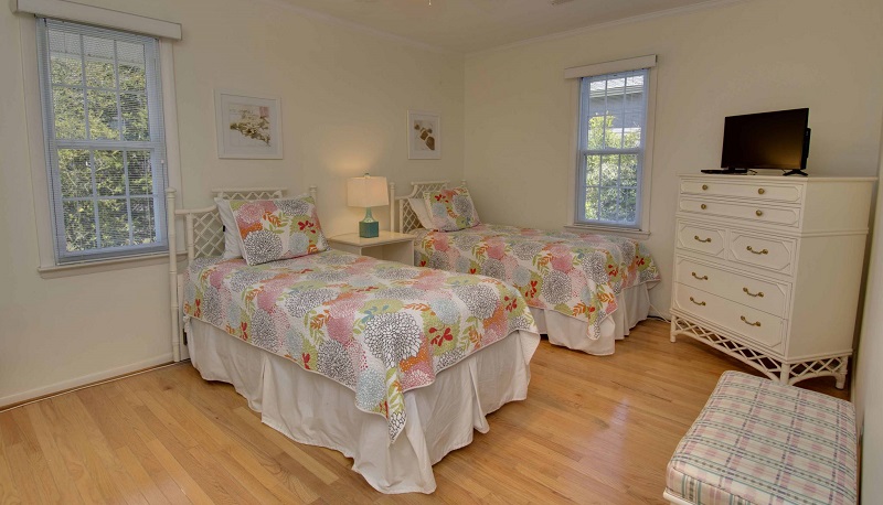 100 Periwinkle - Bedroom