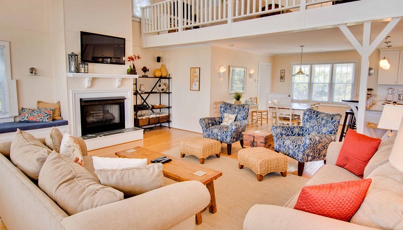 100 Periwinkle - Living Area