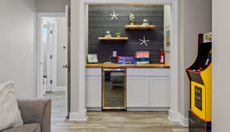 serenity now east - game room