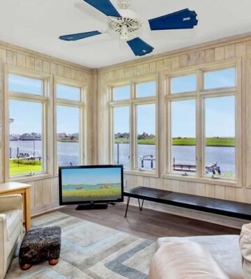 Big Kahuna, soundfront vacation rentals in Emerald Isle