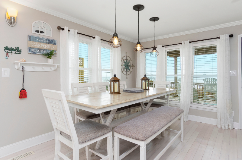 Nirvana East oceanfront dining room