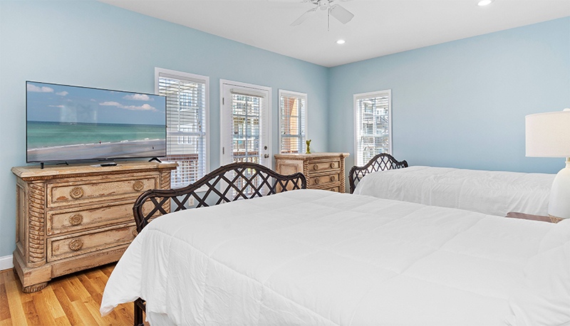 Crystal of the Coast bedroom