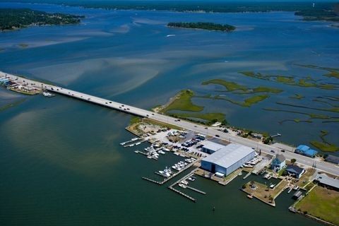 Dudleys Marina in Cedar Point, NC