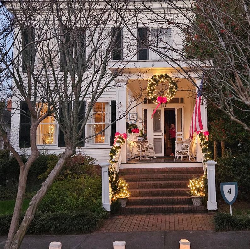 Beaufort Christmas Candlelight Tour in Beaufort, NC
