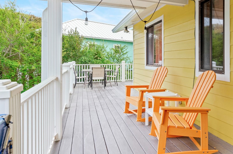 Paradise City - furnished deck