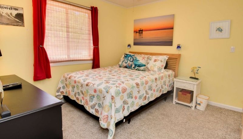 Paradise City | Bedroom