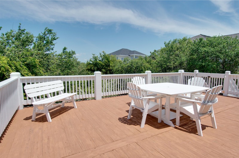 Nana's Beach House furnished patio