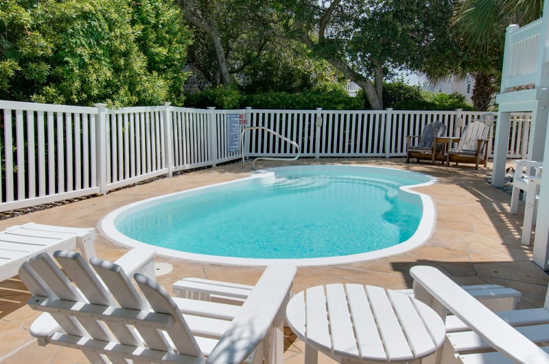Nana's Beach House pool