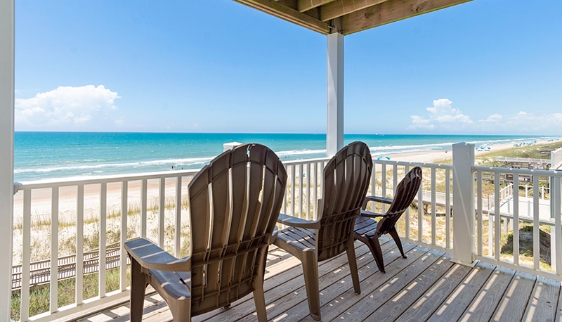 Sea La Vie covered deck
