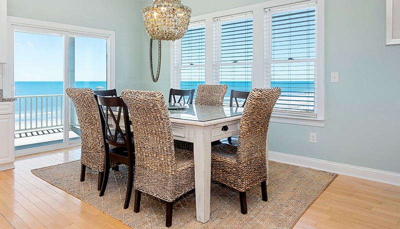 Sea La Vie dining room