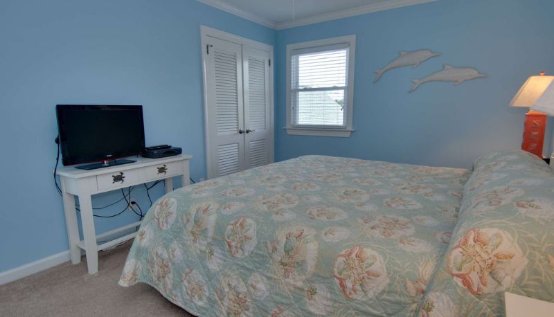 Let Me Count The Waves - bedroom