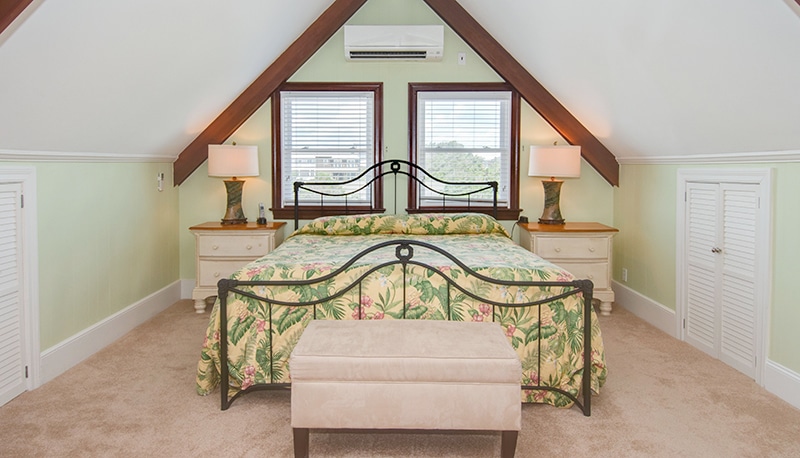 Let Me Count The Waves bedroom