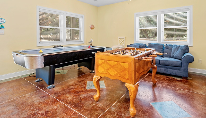 Blue Grass - game room