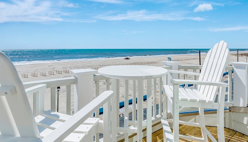 Boardwalk Bungalow - oceanfront deck