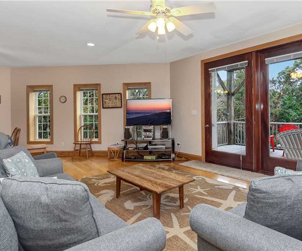 Round House - Living Room