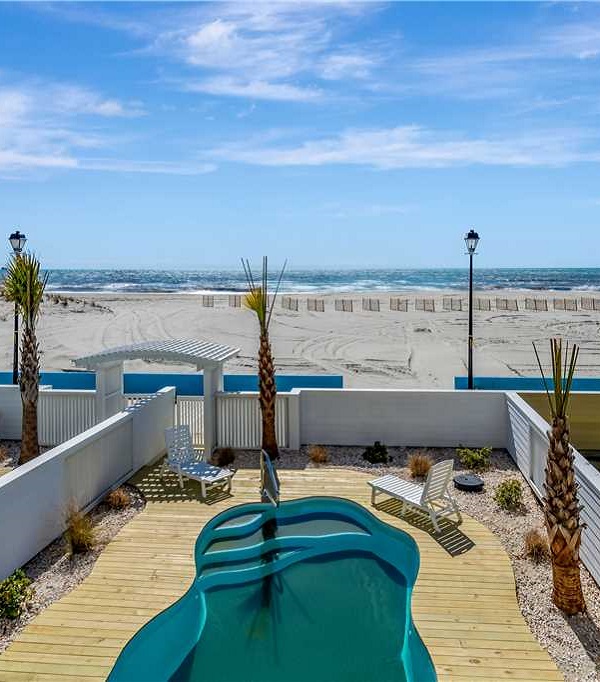 Boardwalk Bungalow - Vacation Rental in Atlantic Beach, North Carolina