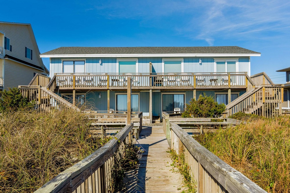 Carolina Clipper East - Oceanfront Duplex in Emerald Isle