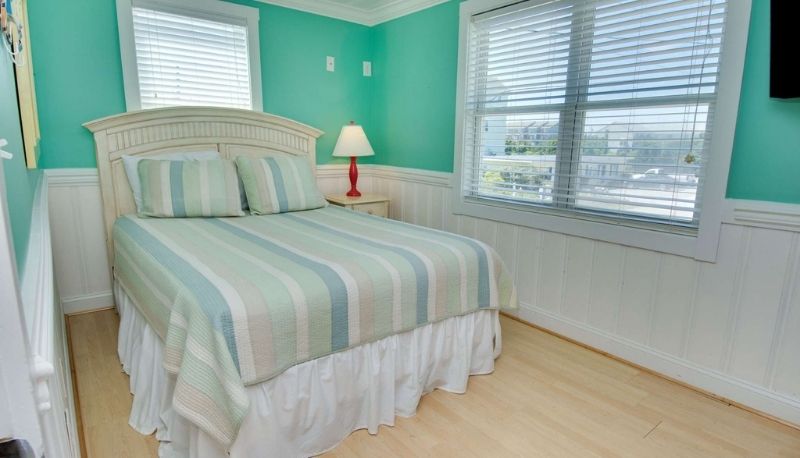 Emerald Isle Beach Cottage Bedroom