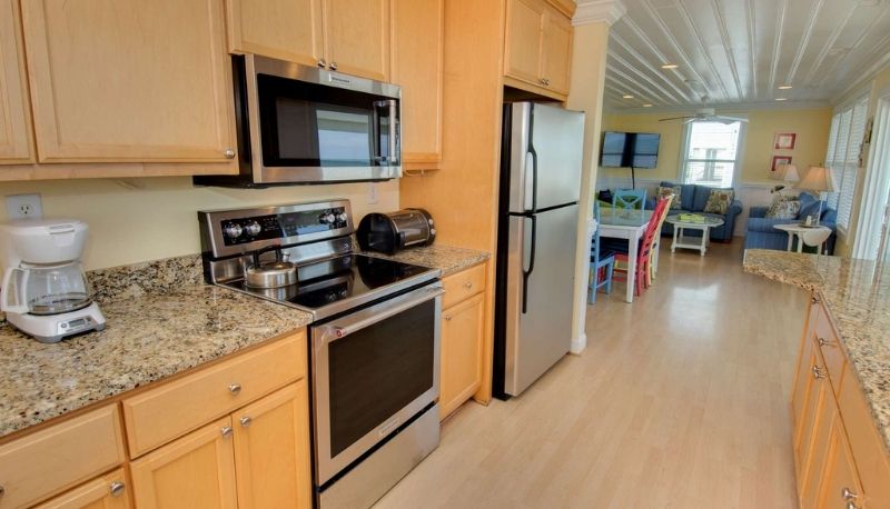 Emerald Isle Beach Cottage Kitchen