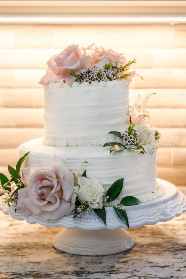 Beautiful wedding cake for Emerald Isle wedding