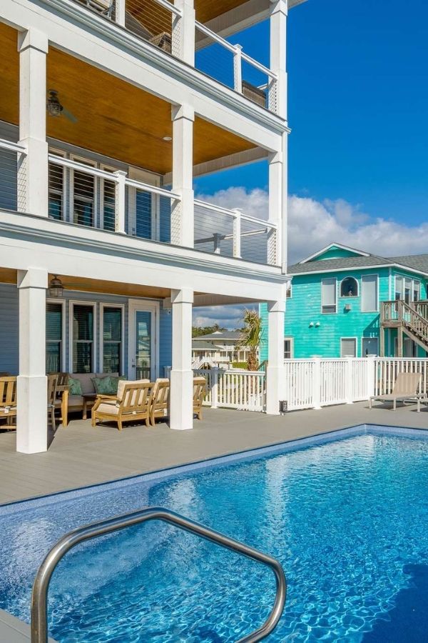 Rentals with pools in Emerald Isle NC