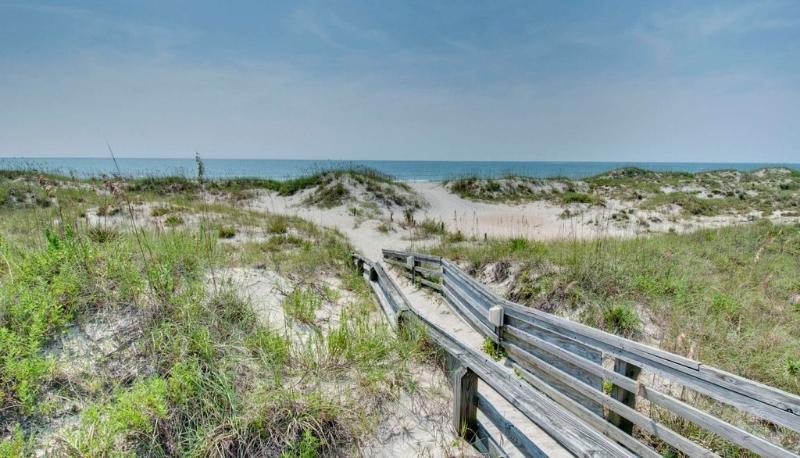 Emerald isle Beach Path