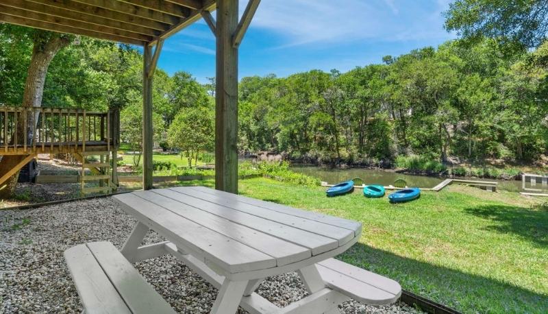 The Emerald Summer Picnic Table