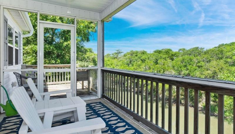 The Emerald Summer Porch