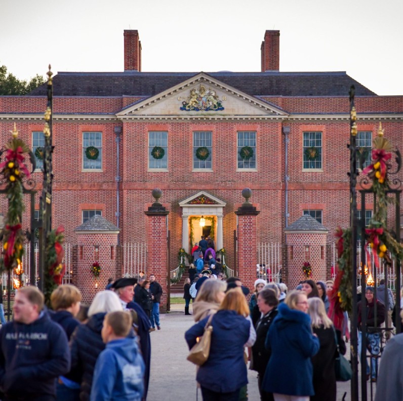 tryon palace christmas candlelight tour