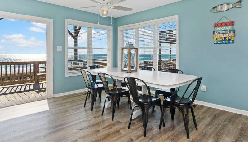 image of Aboard Delight West dining room