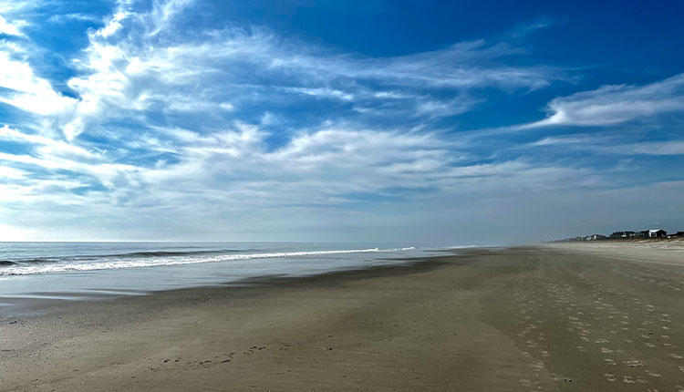 Explore Emerald Isle beaches on your getaway