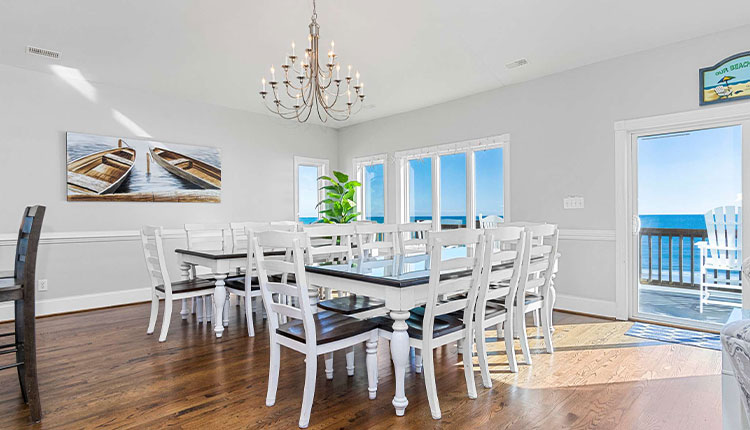 Vacation rentals with large kitchens and dining spaces