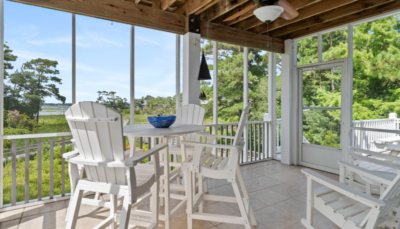 The Blue Oyster - outdoor patio