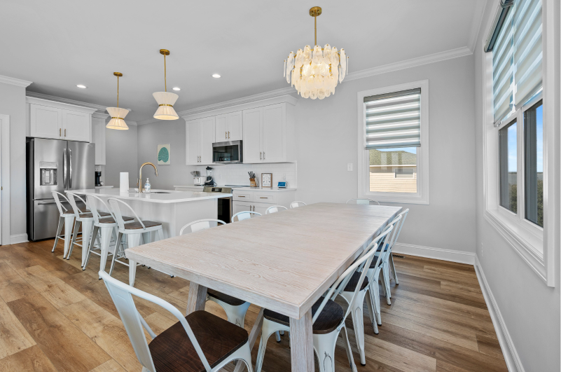 Seas Your Moment East - dining room