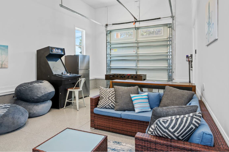 Seas Your Moment East - game room