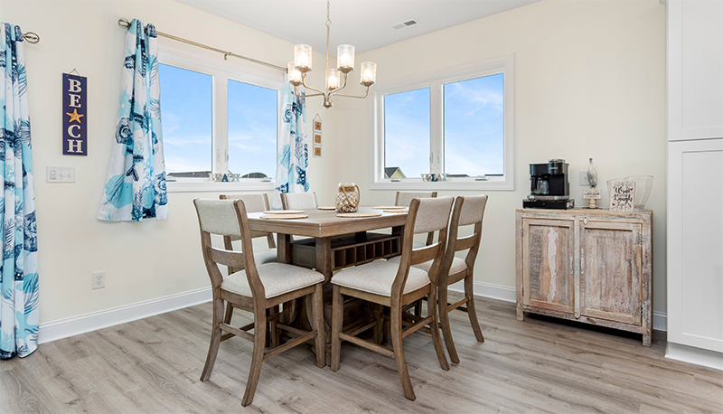 Salty Emerald dining