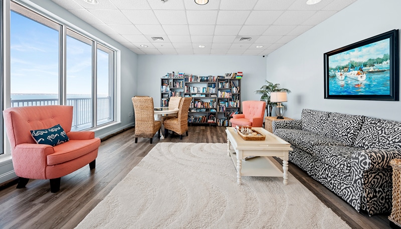 nautical club 704 - lounge