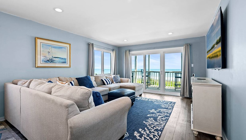 Breakers B-5 - living room 2