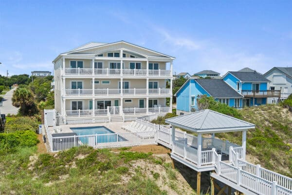 Carolina Dune: An Oceanfront Retreat for Large Groups on the Crystal Coast