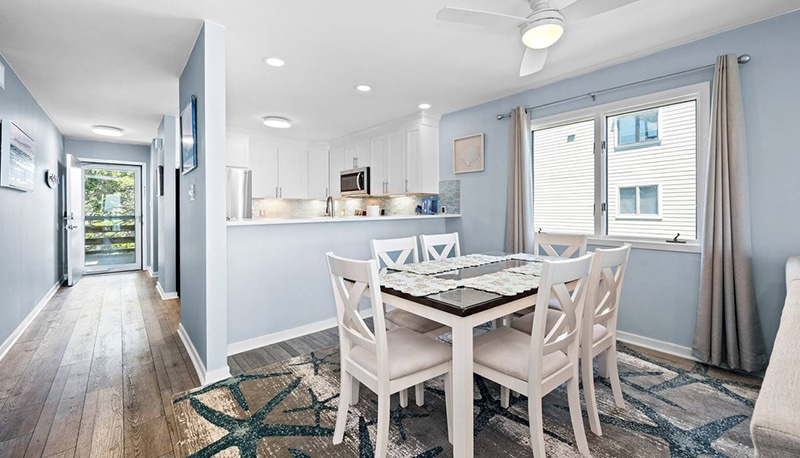 Breakers B-5 - dining room