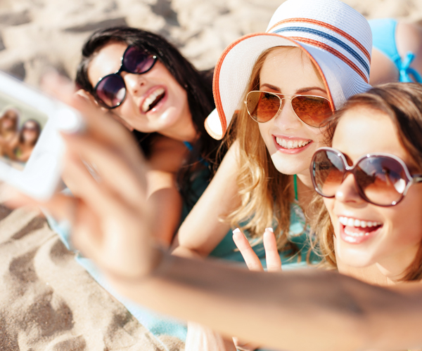 5 Tips for an Emerald Isle Getaway with Your Friends - Beach Selfie
