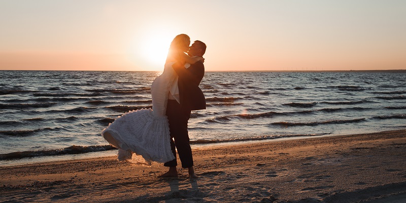 Couple on the Beach Wedding in Emerald Isle