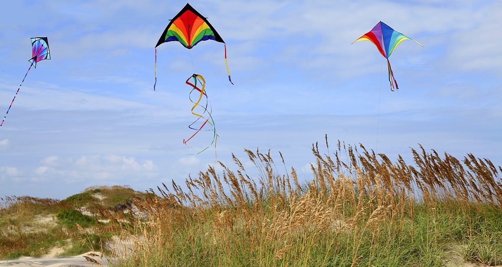 kites-flying-on-outer-banks-nc-beaches-1024x545 Events in Emerald Isle NC and the Southern Outer Banks